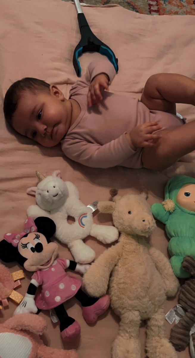 oliviaaaw123's tweet photo. Day 7 : of recreating Pinterest baby pictures..the claw machine 🧸 

Inspo vs the pictures https://t.co/yIv1Tjpv5G