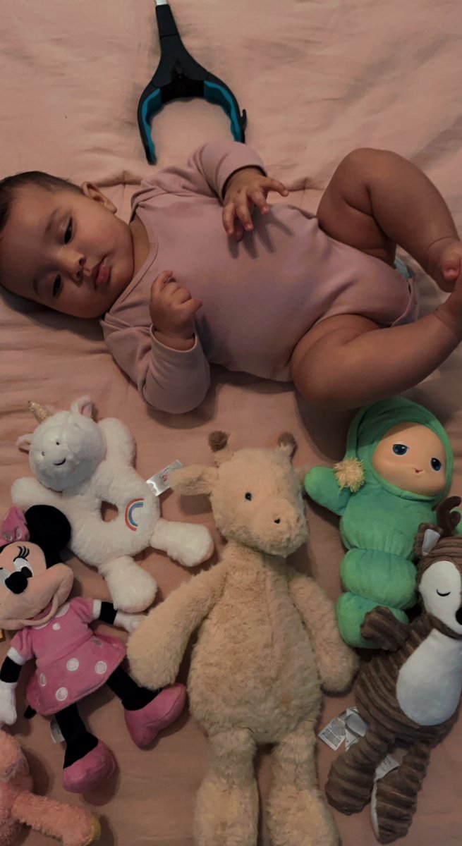 oliviaaaw123's tweet photo. Day 7 : of recreating Pinterest baby pictures..the claw machine 🧸 

Inspo vs the pictures https://t.co/yIv1Tjpv5G