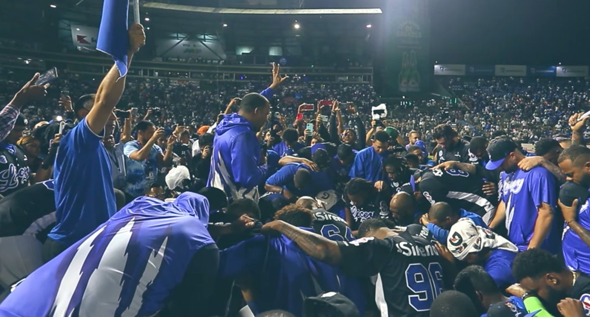 RayLicey's tweet photo. ¡EN TUS MANOS ESTAMOS MI DIOS! 

¡VAMOS POR ESA 23! 😭💙 https://t.co/rSkz0guwYi