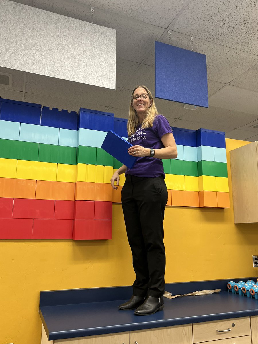 LizLoether's tweet photo. Giant Legos appeared at Rios! @RiosRobots #riosrocks #6bricks @EverBlock https://t.co/LgRX5VA5Sw