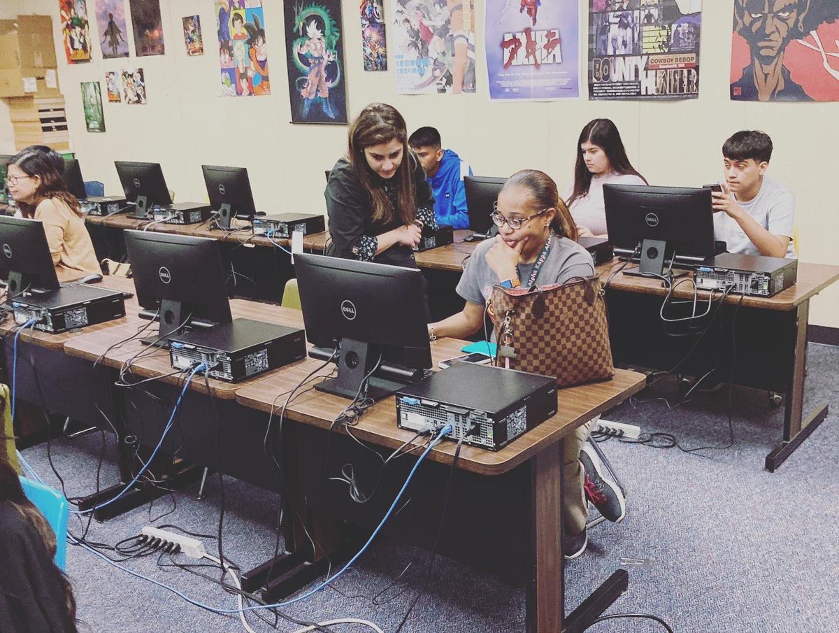 AliefCCC's tweet photo. Elsik’s Financial Aid night was a huge success! #collegeaccess https://t.co/SMrmssWoYr