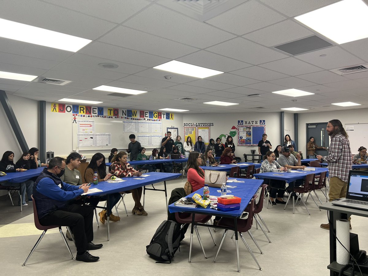 MGonzales_AHS's tweet photo. SOMOS Americas @AmericasSomos students and parents receive AVID information @AVID4College college preparation @counselAHS and treats from wonderful Parent Liaison @mmoore_AHS; using Microsoft Translation @theMrHall_AHS
Thank you Team! @Americas_HS @ratila_ahs @DMcElyea_AHS https://t.co/kCd5nVysvR