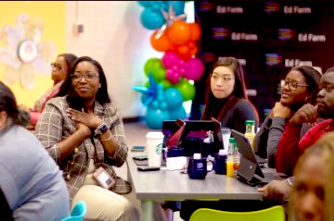 heymissdoyle's tweet image. Had an AMAZING day of cultivation, collaboration and innovation with @_EdFarm @pthetechcoach @b_e_sanders @TeamBorders 🤩 So excited to be a part of this cohort of Ed Farmers! 💻📱🍎@DrLisaHerring @ahrosser @apsitnatasha @APSInstructTech #LearnWithEdFarm #iCultivate #iCreate