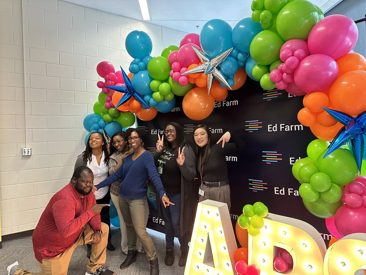 heymissdoyle's tweet image. Had an AMAZING day of cultivation, collaboration and innovation with @_EdFarm @pthetechcoach @b_e_sanders @TeamBorders 🤩 So excited to be a part of this cohort of Ed Farmers! 💻📱🍎@DrLisaHerring @ahrosser @apsitnatasha @APSInstructTech #LearnWithEdFarm #iCultivate #iCreate