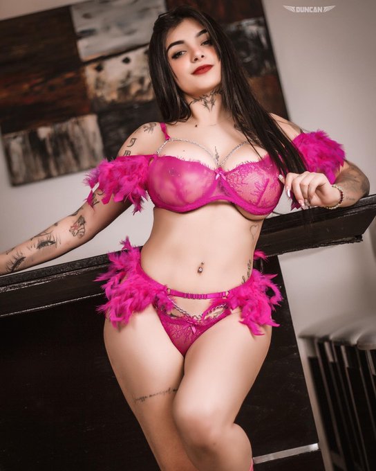 Necesitas una novia como yo https://t.co/JwX9MsdF2k