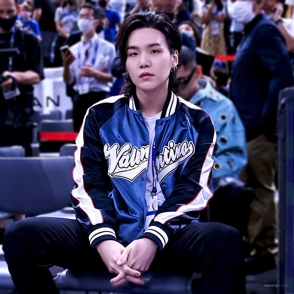 BeautifulSoulB7's tweet photo. 울 민애옹🐱님..

🇺🇲NBA 관람 중이심...🏀
그냥 앉아 있어도 코트 뽀개는 🐱

I vote #BTSArmy as the #BestFanArmy at the 2023 #iHeartAwards! @BTS_twt https://t.co/MoXUXNVgXP