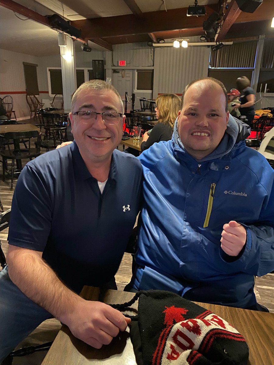 MolloyRuss's tweet photo. Absolutely thrilled to have had the opportunity to meet this legend this evening! A true gentleman! @frankiemacd https://t.co/atVALq68CH