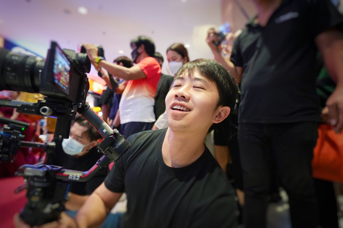 OaterALMIGHTY's tweet photo. เมื่อถ่ายงานที่ต้องสู้รบกับกองทัพสื่อ ตากล้องอย่างเราต้องยิ้มและสบตากับดาราเข้าไว้ เพื่อให้เค้าหันมาสนใจเรา และก็ได้ผลดีด้วยนะ 😊😊😊
เครดิตภาพโดย #picguiide
#centralworld #chinesenewyear2023 https://t.co/I2zLcT0GPw
