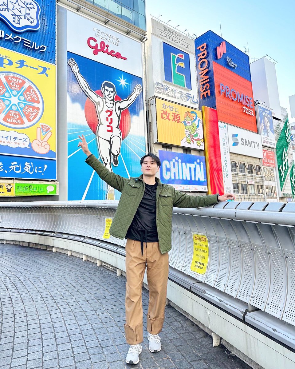 alexdefoxy's tweet photo. A Famous Glico 🎌
#alexdefoxyweekofbirthday
#alexdefoxyhbd2023
#alexdefoxycake
#MrWeekendVacationer
#alexdefoxy #myuniversealexdefoxy #japan #japanalexdefoxy #Osaka #OsakaAledefoxy #BAXtimeline #BAXalexdefoxy #BAXmoments #BAXoversea #vaca2023alexdefoxy #vaca2023 https://t.co/hJrSkKY3uv