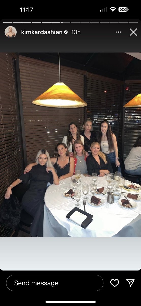 auntieg12's tweet photo. Why is @KimKardashian at a Ruby Tuesday’s? @IamThirtyAF @betchesluvthis https://t.co/FsMNjVrkhg