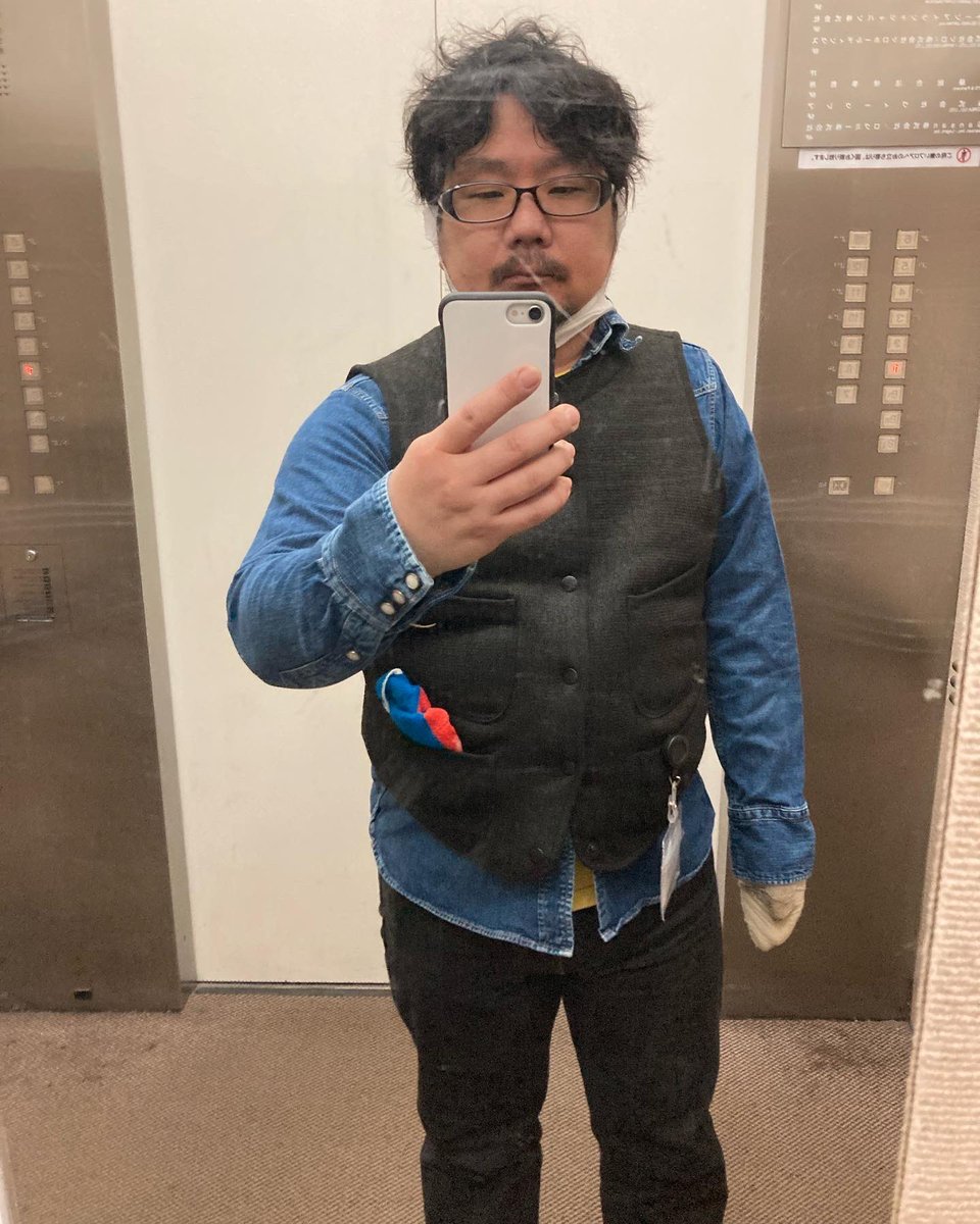 kumaichan901t's tweet photo. 最近、朝はめちゃくちゃ寒いのに、昼はかなりポカポカ陽気だ。
#brownsbeachvest
#denimwesternshirt
#1108blackdenim
#beckmanflatbox https://t.co/mBxfkAmdzG