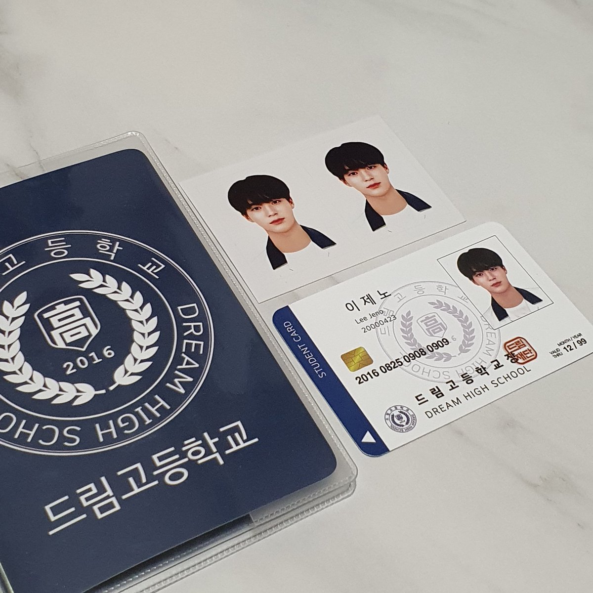 JjwNct's tweet photo. #RT 추첨 학생수첩 세트 보내드려요 💕

🏫2023 드림고등학교 입학생 추가모집🎒
*4일간만 진행

드림고교 학생수첩 &amp; 학생증 &amp; 증명사진

자세한 내용은 아래 링크에서 확인해주세요!
https://t.co/Ey6iM7gomM

#드림고 #마크 #런쥔 #제노 #해찬 #재민 #천러 #지성 #엔시티드림 https://t.co/lEwnkaQUr2