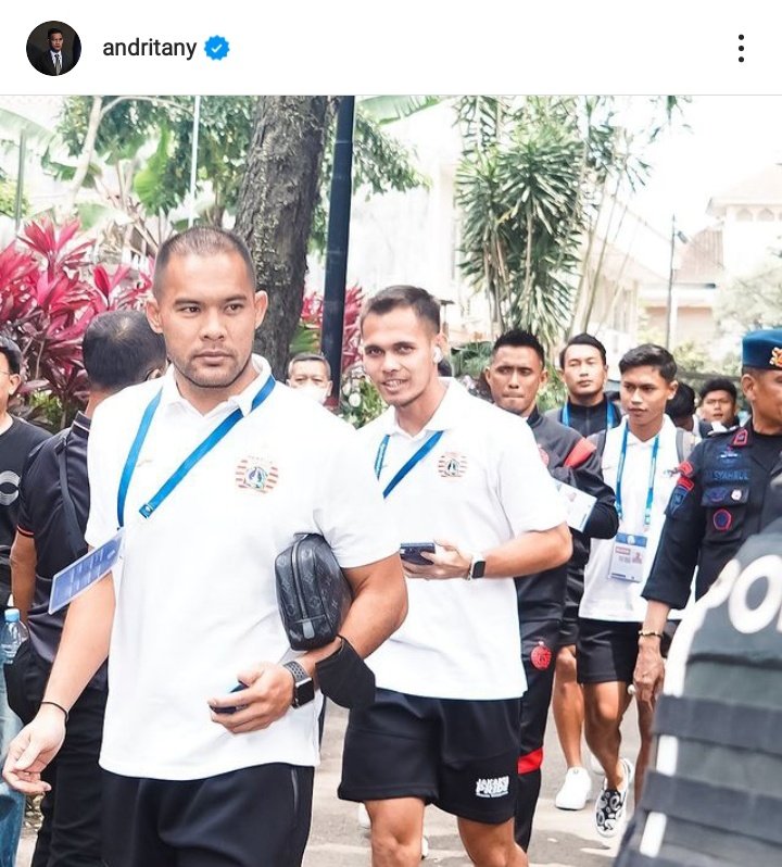 FOS_PERSIJA's tweet photo. Bukan cuma kalian aja yg rasain Capt, kita pun sama. Sampe makan cuanki di pinggiran saparua🤣

Lagi-lagi harus di katakan, terima kasih Bandung💙♥️ https://t.co/K5qP348t6x