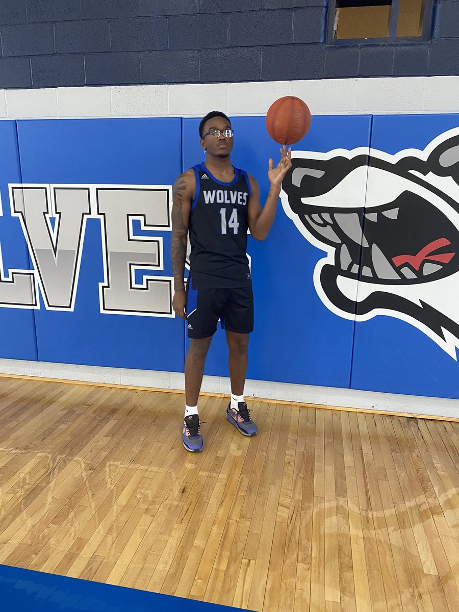 derrick8___'s tweet photo. Go Wolves🐺? https://t.co/S1aN8qn423