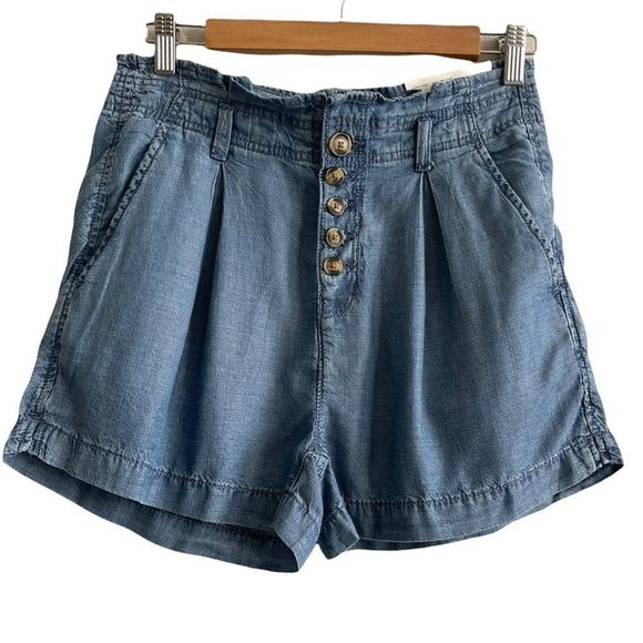 tskinndeep's tweet photo. So good I had to share! Check out all the items I'm loving on @Poshmarkapp #poshmark #fashion #style #shopmycloset #americaneagleoutfitters #woodenships #manieredevoir: https://t.co/UkXy3jOBwc https://t.co/Q1hWjvY2qK