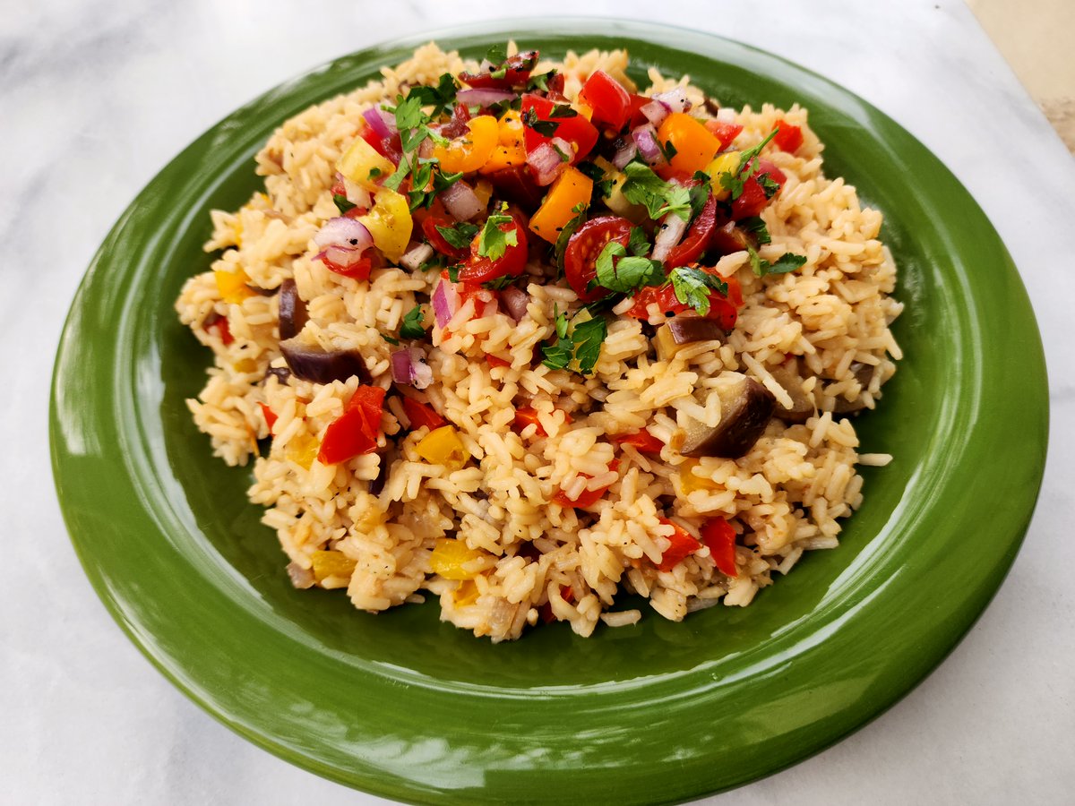 Foodfaye's tweet photo. Just made eggplant pepper rice - so good as side dish for chickpea stew, roast chicken, or eggs, or as a 
lunch dish with its topping of sumac-flavored tomato salad!
Recipe from 52 Shabbats by Faith of
@blogappetit.
See her presentation @ https://t.co/UFpNmII3l4
@MelissasProduce https://t.co/BlWl1I7a20