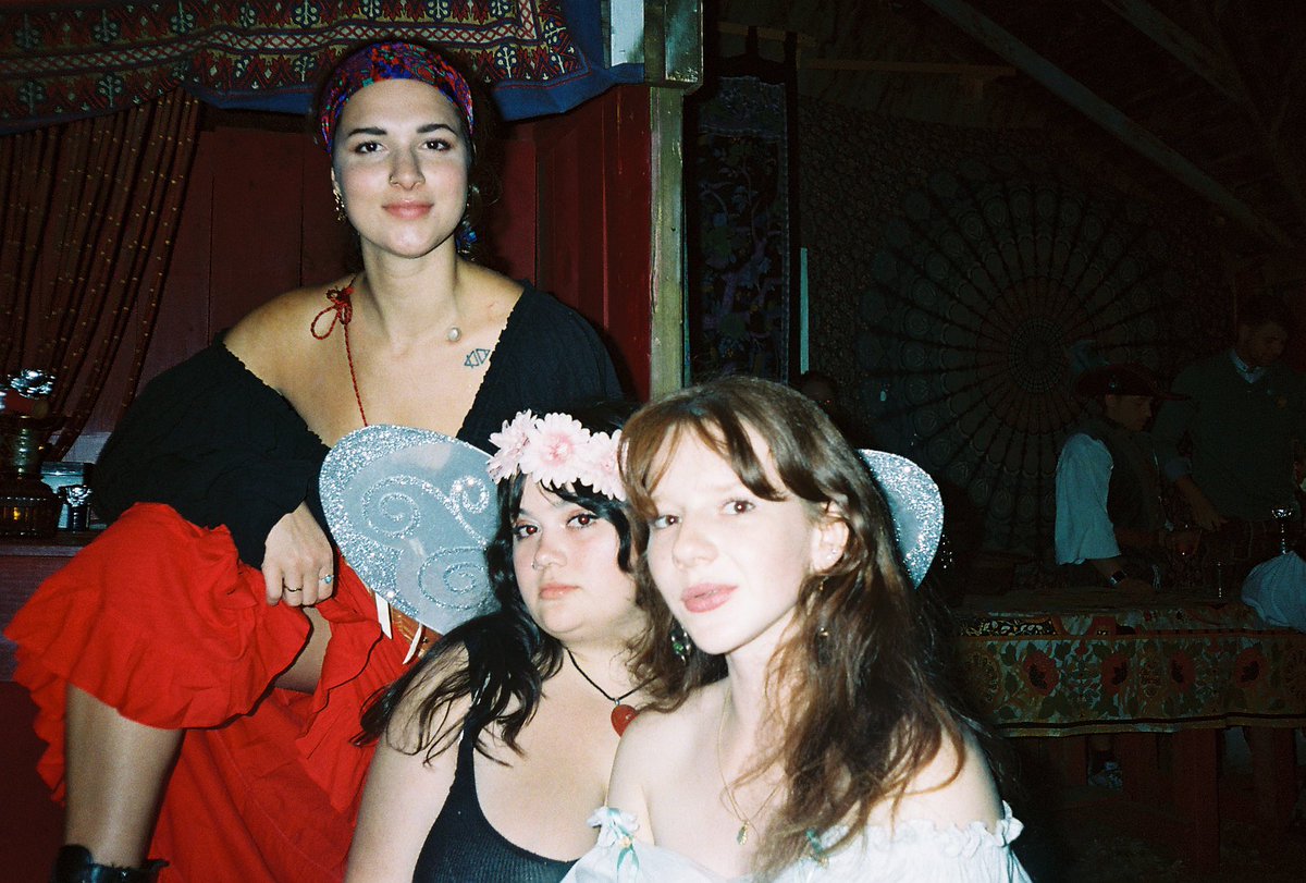 PhotographyPoff's tweet photo. MN Renaissance Festival @MNRenaissance #35mmfilm https://t.co/UyocJB9PUW