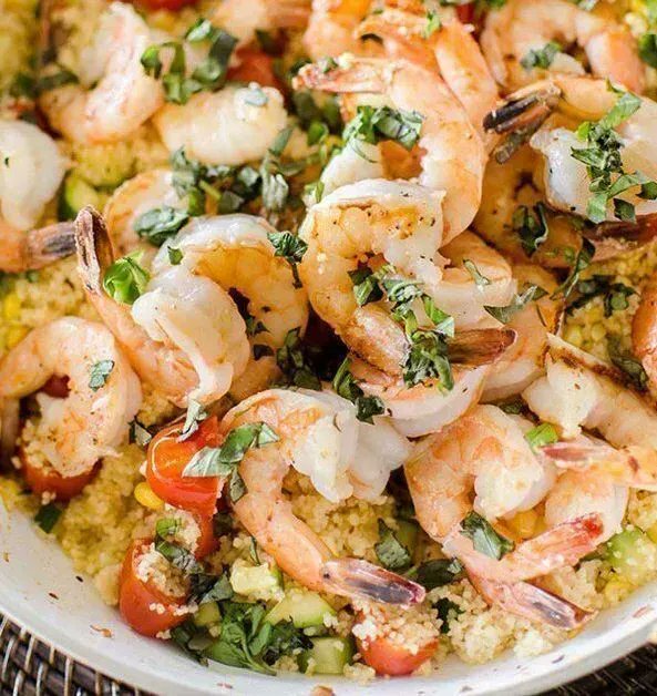 This one-pot shrimp couscous includes zucchini + corn!

RECIPE: buff.ly/2En32re 
#shrimp #cooking #foodie