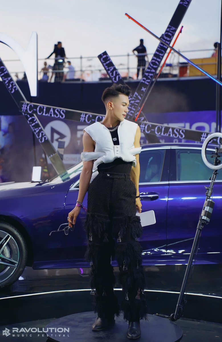 VThVitAnh2's tweet photo. Kris Tạ in Jacket and pants by me
Love u so much
#fashion #jacket #pants #fashiondesigner https://t.co/vEo8lFdY4t