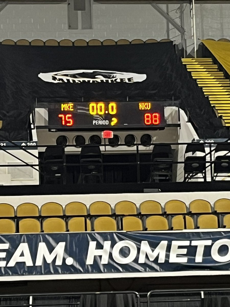 NKUManagersMBB's tweet photo. Back to Back! We move to .500 after tonight’s win! @nkunorsembb take on @MKE_MBB tomorrow night at 7pm CT. Shoutout to @MKEManagers for being such fantastic hosts. @ManagerGames_ https://t.co/kjcK7D4ce4