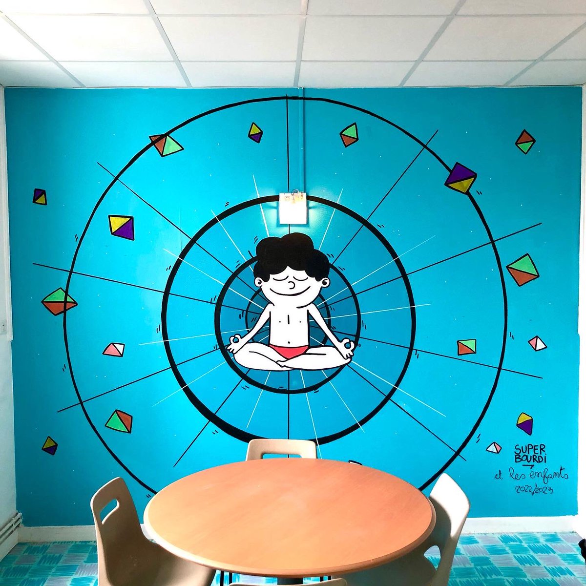 SuperBourdi's tweet photo. Ma plus grosse collab !!! Fresques réalisées dans l’école de Villedoux avec plus de 100 élèves dans la salle « Bien Être »  À bientôt pour l’inauguration 🎈#painting #streetart #urbanart https://t.co/7NF5GpgVNS