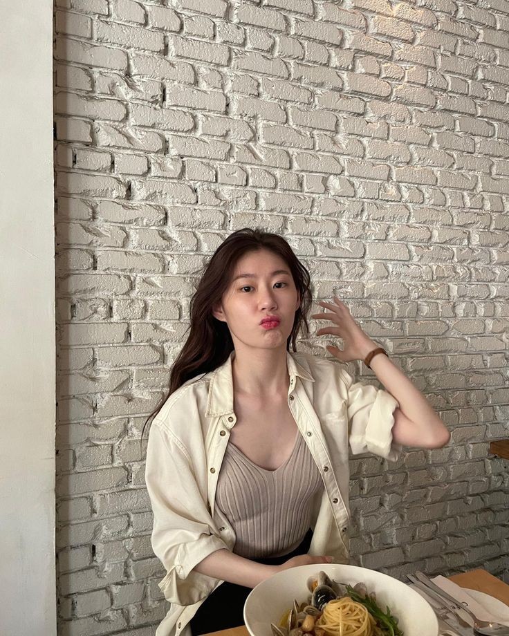 Oh, if the sky comes falling down
For you @lottipallet @dlicitaffairs
There's nothing in this world I wouldn't do.