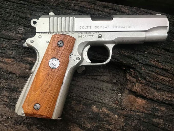 BulletGun13's tweet photo. 💥คอมแบท คอมมานเดอร์ 💥 .45 acp
✅ แม็กซีนบรรจุ 9+1นัด
✅ ซองปืน
✅ ถุงซิปกันสนิม 

รวมทั้งหมด 13,xxx ฿ ⚡จัดส่งอย่างเร่งด่วน⚡

 แอดไลน์สั่งซื้อ👉https://t.co/RwPWNFmqqK
#ปืน
#ปืนมือสอง
#ปืนมีทะเบียน https://t.co/EmMwYaptNF
