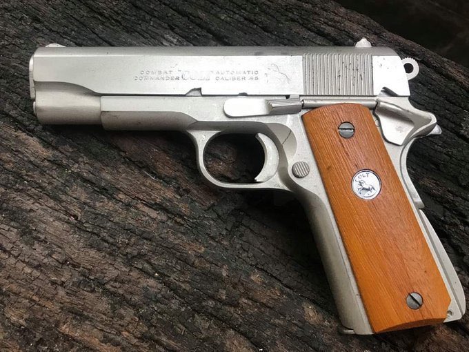 BulletGun13's tweet photo. 💥คอมแบท คอมมานเดอร์ 💥 .45 acp
✅ แม็กซีนบรรจุ 9+1นัด
✅ ซองปืน
✅ ถุงซิปกันสนิม 

รวมทั้งหมด 13,xxx ฿ ⚡จัดส่งอย่างเร่งด่วน⚡

 แอดไลน์สั่งซื้อ👉https://t.co/RwPWNFmqqK
#ปืน
#ปืนมือสอง
#ปืนมีทะเบียน https://t.co/EmMwYaptNF