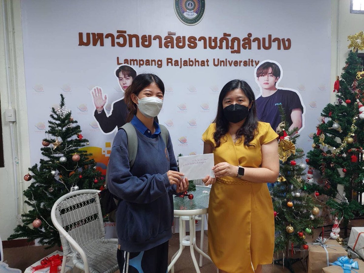 NewsLpru's tweet photo. 💰รับรางวัล🎁 กันแล้วบางส่วน...สำหรับกิจกรรม #tiktokยินดีพี่บัณฑิตราชภัฏลำปาง 
ใครได้รางวัล Top Likes ที่ 1-10 และรางวัลปลอบใจ มาติดต่อรับรางวัลกันได้นะคะ
#เตรียมตัวทำcontentโปรเจคใหม่เร็วๆนี้จ้า https://t.co/rF6Udhadzu