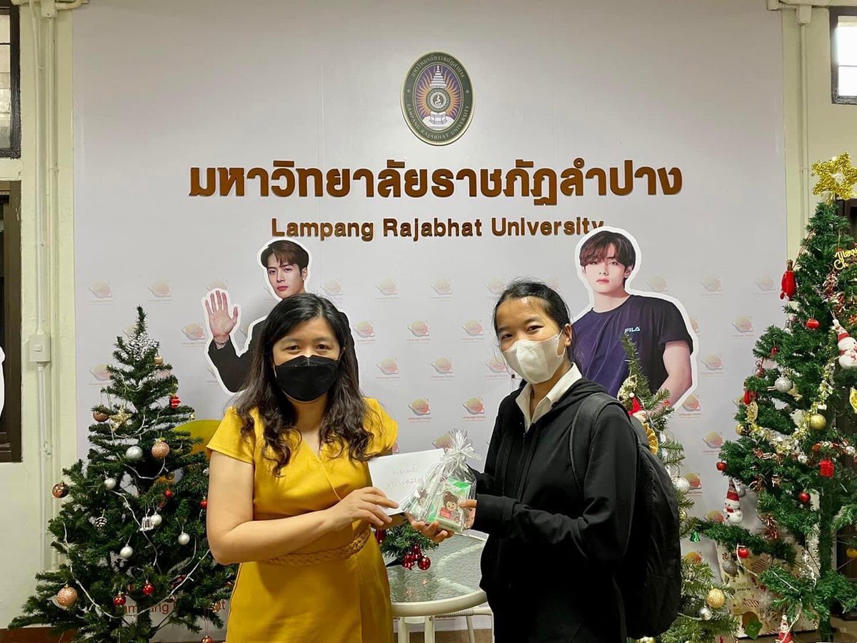 NewsLpru's tweet photo. 💰รับรางวัล🎁 กันแล้วบางส่วน...สำหรับกิจกรรม #tiktokยินดีพี่บัณฑิตราชภัฏลำปาง 
ใครได้รางวัล Top Likes ที่ 1-10 และรางวัลปลอบใจ มาติดต่อรับรางวัลกันได้นะคะ
#เตรียมตัวทำcontentโปรเจคใหม่เร็วๆนี้จ้า https://t.co/rF6Udhadzu