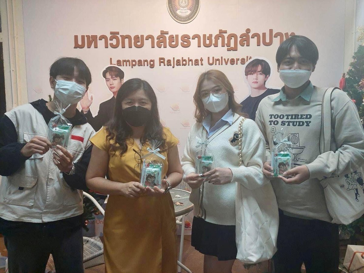 NewsLpru's tweet photo. 💰รับรางวัล🎁 กันแล้วบางส่วน...สำหรับกิจกรรม #tiktokยินดีพี่บัณฑิตราชภัฏลำปาง 
ใครได้รางวัล Top Likes ที่ 1-10 และรางวัลปลอบใจ มาติดต่อรับรางวัลกันได้นะคะ
#เตรียมตัวทำcontentโปรเจคใหม่เร็วๆนี้จ้า https://t.co/rF6Udhadzu