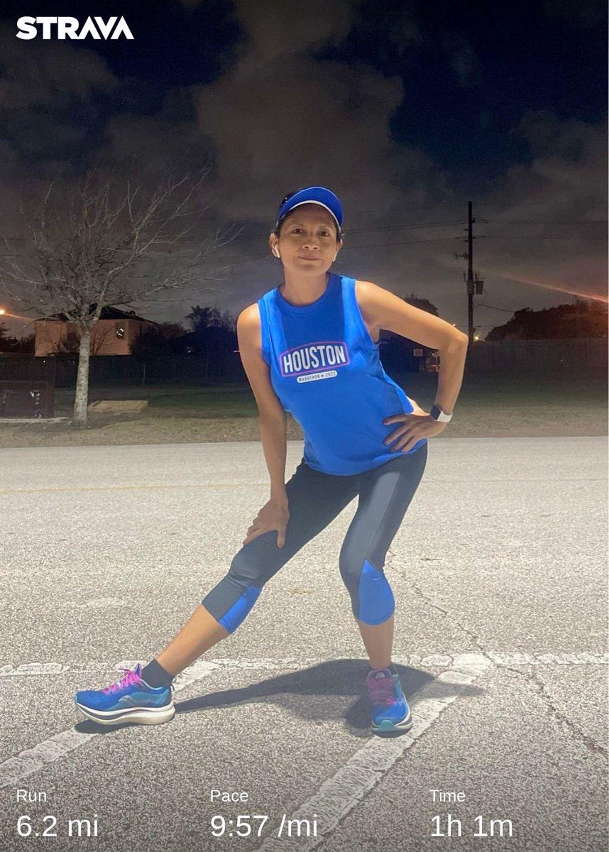 pipis_mtz's tweet photo. Continúa la cuenta regresiva…Últimas 6 millas 🏃🏻♀️ antes de la carrera del Domingo!!! 💥
¡Hora de descansar y relajarse! ☺️
@HoustonMarathon
#marathonweek #nightrun #marathontraining #marathonrunner #26point2 #loverunsmile #runningcomunity #runnerslife https://t.co/XP4Hbln15w
