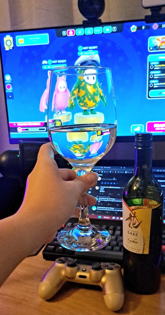 KeraTsuno's tweet photo. Here's to trying! 🥂

(Dino fact: My favorite alcoholic drink is Sake 😊) https://t.co/5VfIMlj1m8