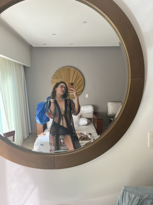 Kinda miss wearing bikinis all day https://t.co/piE4H5c3PZ https://t.co/BQv3IcKU0R