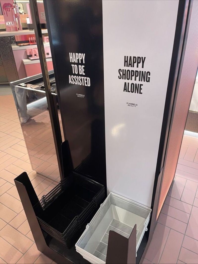 Lydilena's tweet photo. I wish they would do this at @ClairesEurope, I often feel harassed by their clerks... https://t.co/xE8iiHdeC8