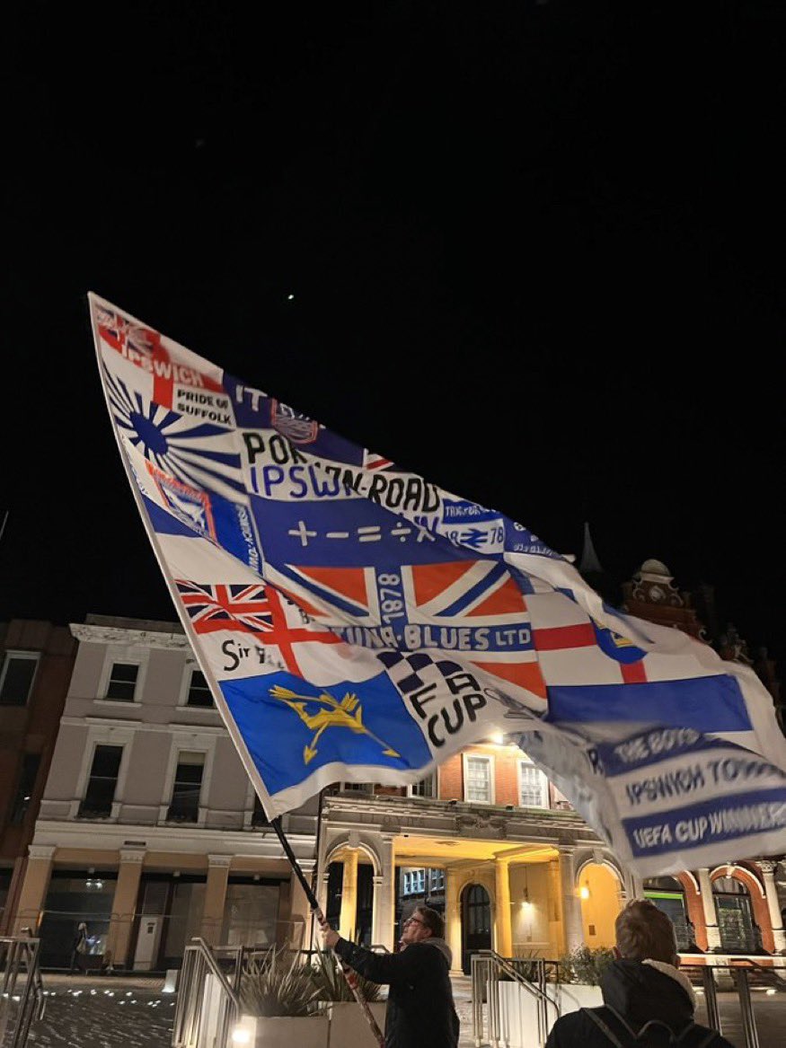 BRING A SCARF TO PR ‼️‼️

Bring your scarf to PR and raise it as the players walk out, and let them see a sea of blue n white… 

Fortuna are bringing fans and this massive flag (pictured below) 

Let’s make PR 🔵 &amp; ⚪️

RT / Spread #itfc