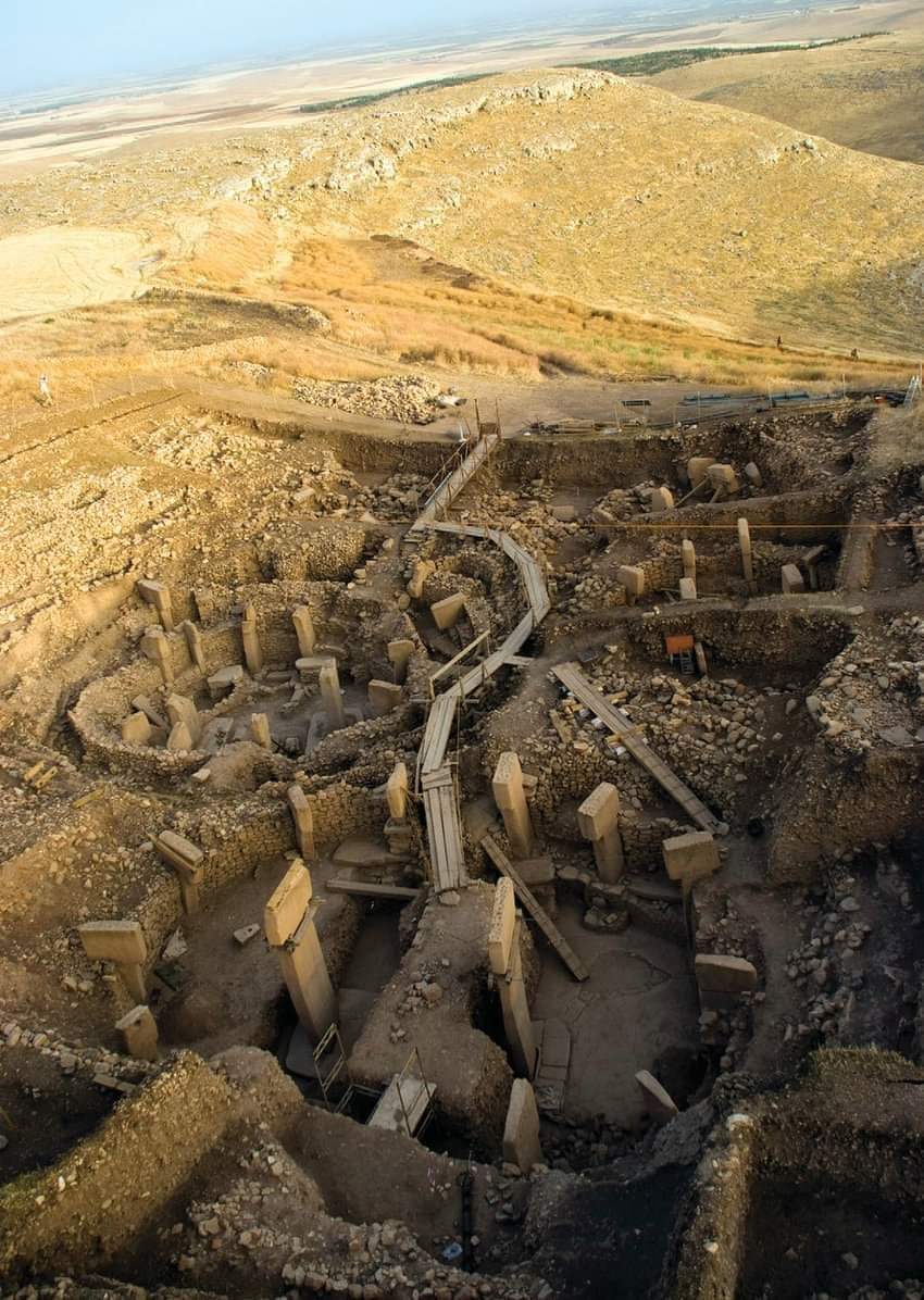 Archaeologists still don't know how to solve the riddle of Göbekli Tepe (12000-10000 BC), in Türkiye; that predates Earth's great civilizations by thousands of years.

Detailed Post -
instagram.com/p/CnT38sBvXuz/…

#archaeohistories