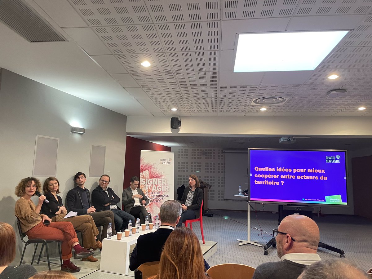 Citedesmetiers's tweet photo. Présentation d’@ega_lab, un laboratoire d’actions concrètes pour #egaliteFH en région sud comme une solution pour mieux coopérer entre les acteurs du territoire. Un projet porté par @Citedesmetiers et soutenu par @MaRegionSud et @Prefet13 https://t.co/5JvBTxk6PV