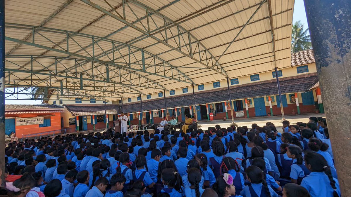 astitvam's tweet photo. Celebrated Yuva Diwas with the youth of Ponnampet, Kodagu. Later attended an event in a local school addressing children sharing the stories of Svami Vivekananda.. https://t.co/fmLLO7m01Z