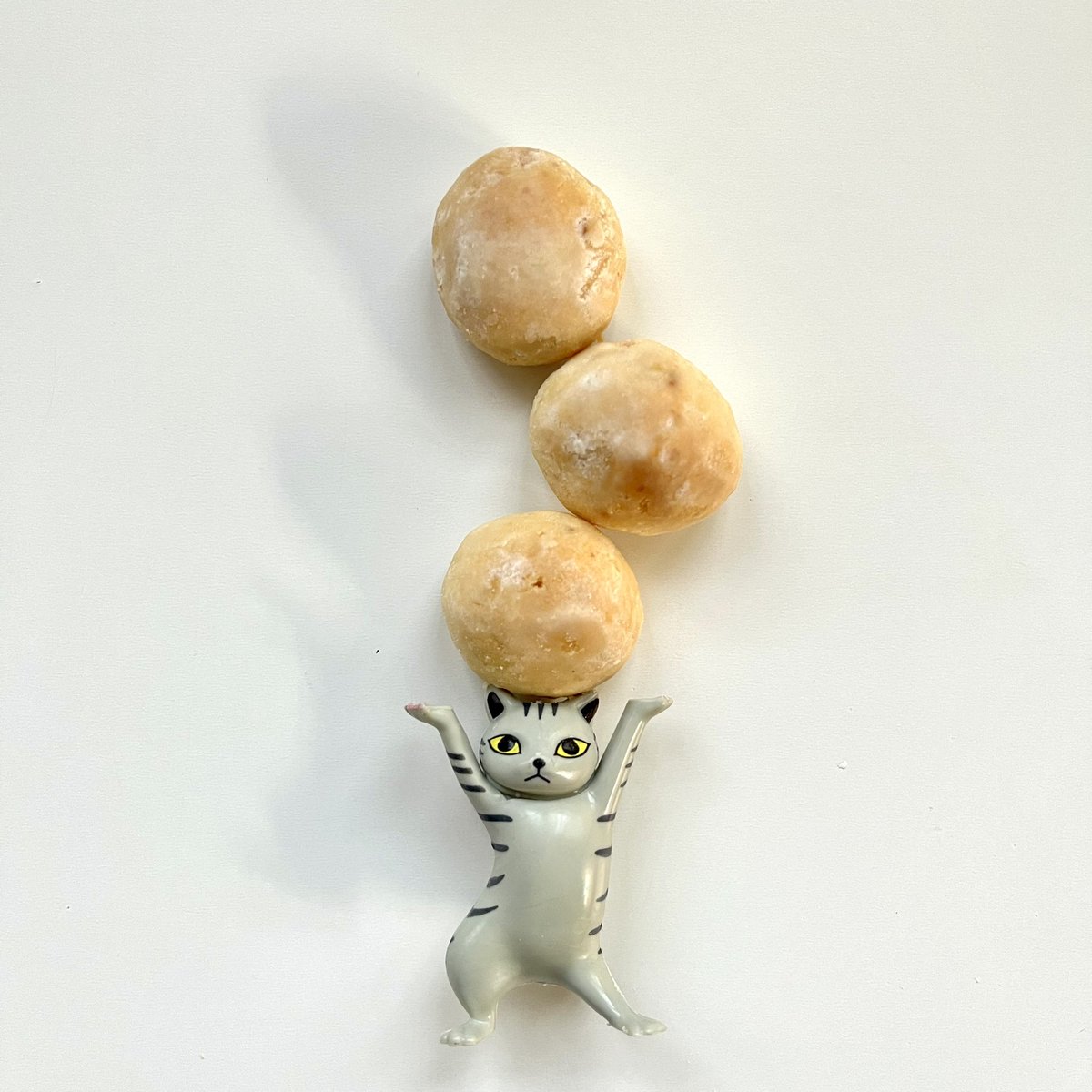 SABUNBAKE's tweet photo. Macadamia snowball cookies 🌰
ผลิตโดยแงว อะ ล้อเล่นน ผลิตโดยคุณแม่ครีมแสนน่ารัก อร่อยมากๆ ตัวแป้งความกรุบกรอบมีถั่วเล็กๆ และ ตรงกลางยังมีแมคคาเดเมียกรุบๆอีก หวาน หอม มันลงตัว อร่อยมากๆ เป็นเมนูที่หยิบเพลิน ผู้ใหญ่ก็ชอบ (คอนเฟิร์มโดยคุณแม่ดิฉันเองงง)

@cpanyadee #cbaked 🍪🧸 https://t.co/2yHjfFEArh