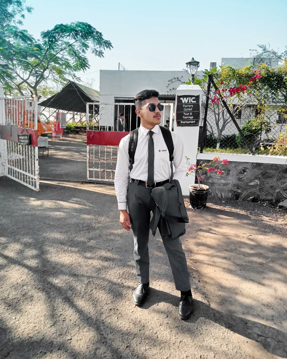RoohBordoloi's tweet photo. I went for wine tour at WIC ๐ท to Nashik, Maharashtra!! It was really nice!!
#FormulaOne #outfitoftheday #model #modeling #fashionstyle #BlackTwitter #poet #roohbordoloi #Photographie #NaturePhotography #formaloutfit https://t.co/BhUi2HgCoJ