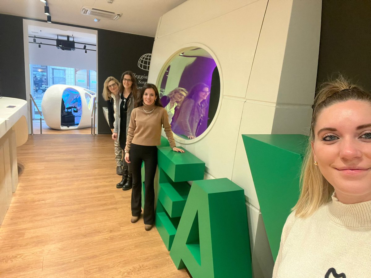 elisabettagram5's tweet photo. Al via il #CreativeDay di #RollCloud! Una giornata all’Area X di @intesasanpaolo con i 7 team selezionati per finalizzare gli elaborati con i formatori e i volontari aziendali di @intesasanpaolo @Noovle_SpA e @GoogleCloud_IT! 

@fmdigitale 
@CStajano 
@Valentina_fmd https://t.co/ox9mMLzUpy