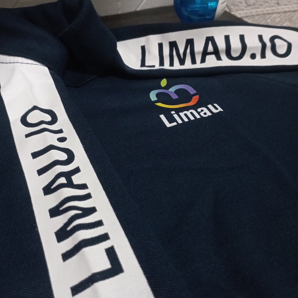 AnnaG0627's tweet photo. Gotcha ❤️🔥 Thank you @LimauDAO @RedactedCorp and especially to Sir @honliang for this Limau Tshirt Mech 🍊💫
#Limau #LimauDAO #REdacted #FirstMech https://t.co/UmtOnsXpb3