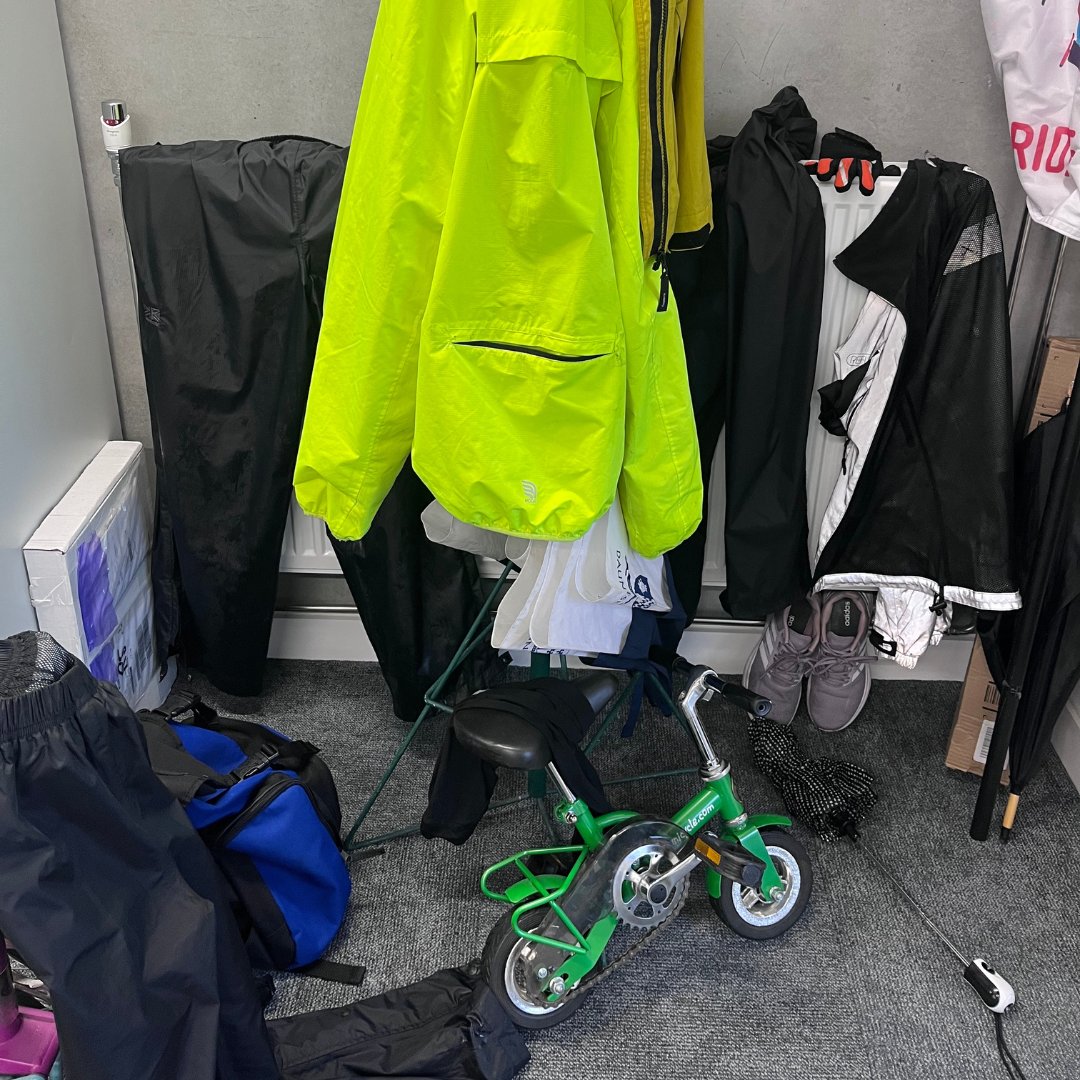 LovetoRide_'s tweet photo. Anyone else looking at scenes like these today? There's a radiator under there somewhere. ๐ง๐ฒ
#RidingInTheRain https://t.co/QSLwz2AlNL