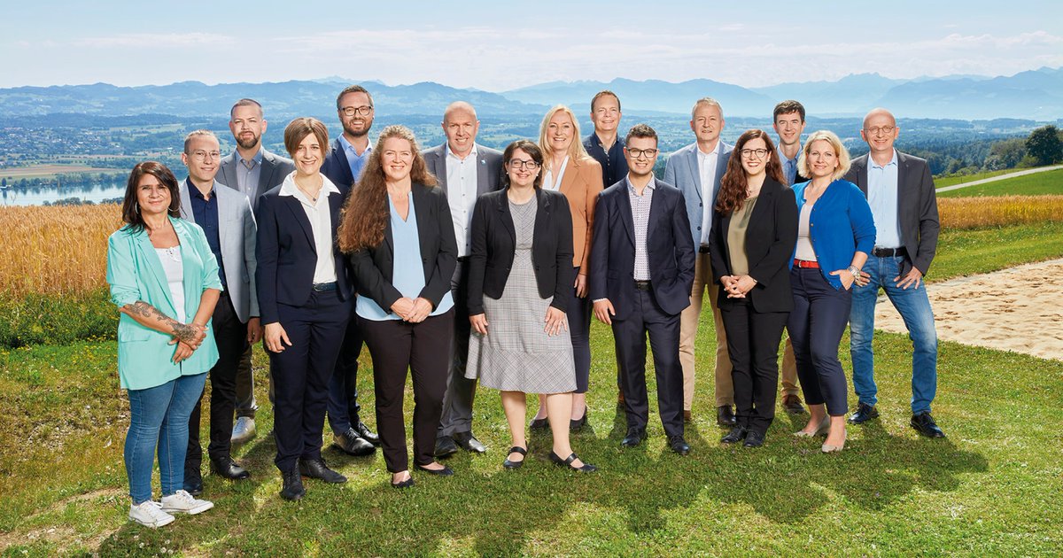 Grünliberale Kanton Zürich (@glpzh) on Twitter photo Wir kandidieren im Bezirk Uster 🚀💚
Wir stehen als Pionierin im Klimaschutz, als Visionärin für ein verantwortungsvolles Unternehmertum und als Ermöglicherin einer chancengerechten Gesellschaft. Wir sind überzeugt, #natürlichgehtdas.
natuerlich-geht-das.ch/uster <a href="/BennoScherrer/">Benno Scherrer</a> Wir kandidieren im Bezirk Uster 🚀💚
Wir stehen als Pionierin im Klimaschutz, als Visionärin für ein verantwortungsvolles Unternehmertum und als Ermöglicherin einer chancengerechten Gesellschaft. Wir sind überzeugt, #natürlichgehtdas.
natuerlich-geht-das.ch/uster <a href="/BennoScherrer/">Benno Scherrer</a>