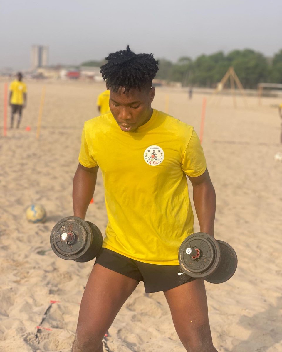 trainlikeaprog1's tweet photo. DAY 3💥✨✅🇬🇭🔥💪🎊🎈
☎️0230783923
@trainlikeaprogh
@tottilaryeafrancis
#quickstamina
#trainlikeaprogh #laryeatotti #beachvibes #morroco #sakumonotlapgh #physicaltrainer #staminafitness #lashibitlapgh #labomabeach #mali #ballworkout
#wearetrainlikeaprogh
#GH #football https://t.co/XztANkG4PJ