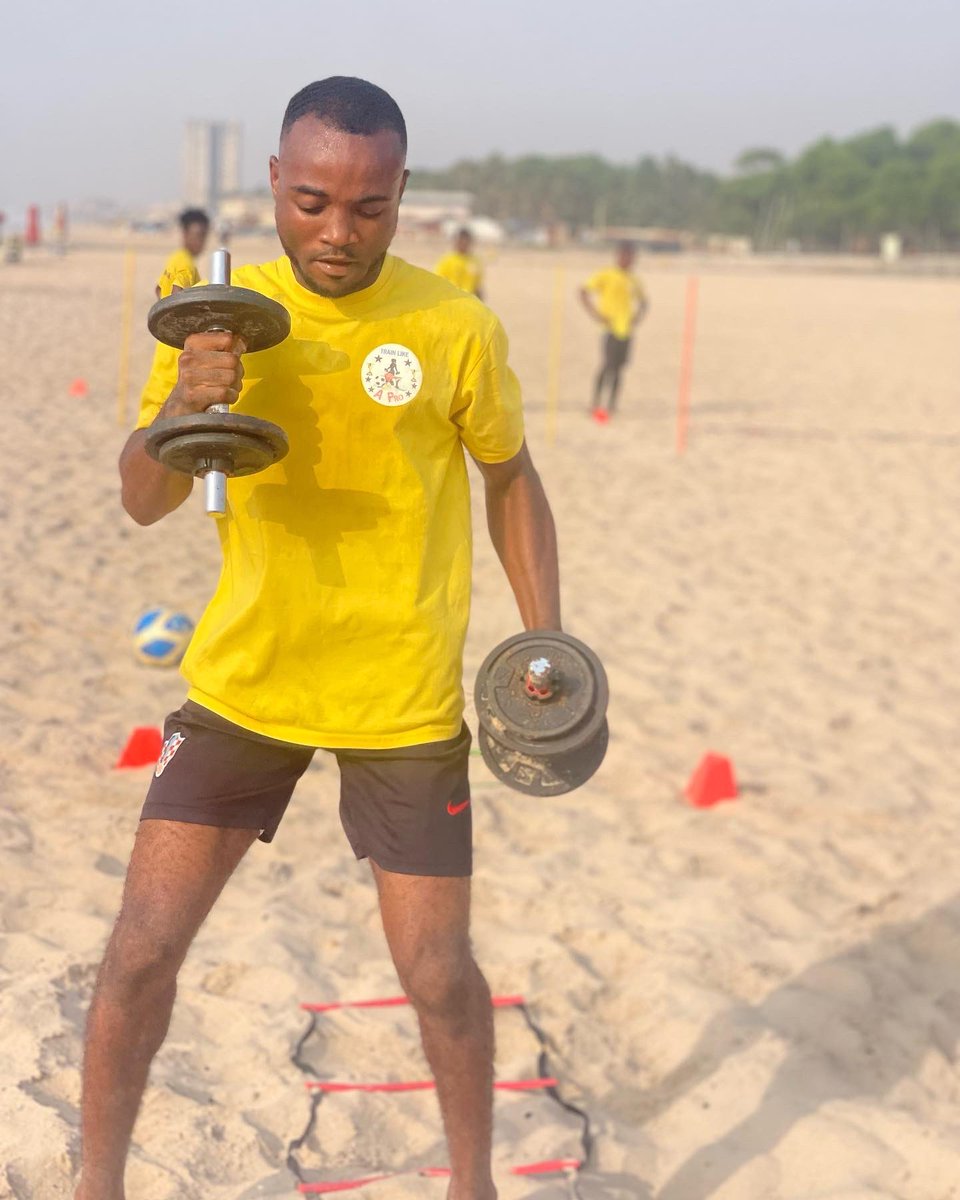 trainlikeaprog1's tweet photo. DAY 3💥✨✅🇬🇭🔥💪🎊🎈
☎️0230783923
@trainlikeaprogh
@tottilaryeafrancis
#quickstamina
#trainlikeaprogh #laryeatotti #beachvibes #morroco #sakumonotlapgh #physicaltrainer #staminafitness #lashibitlapgh #labomabeach #mali #ballworkout
#wearetrainlikeaprogh
#GH #football https://t.co/XztANkG4PJ