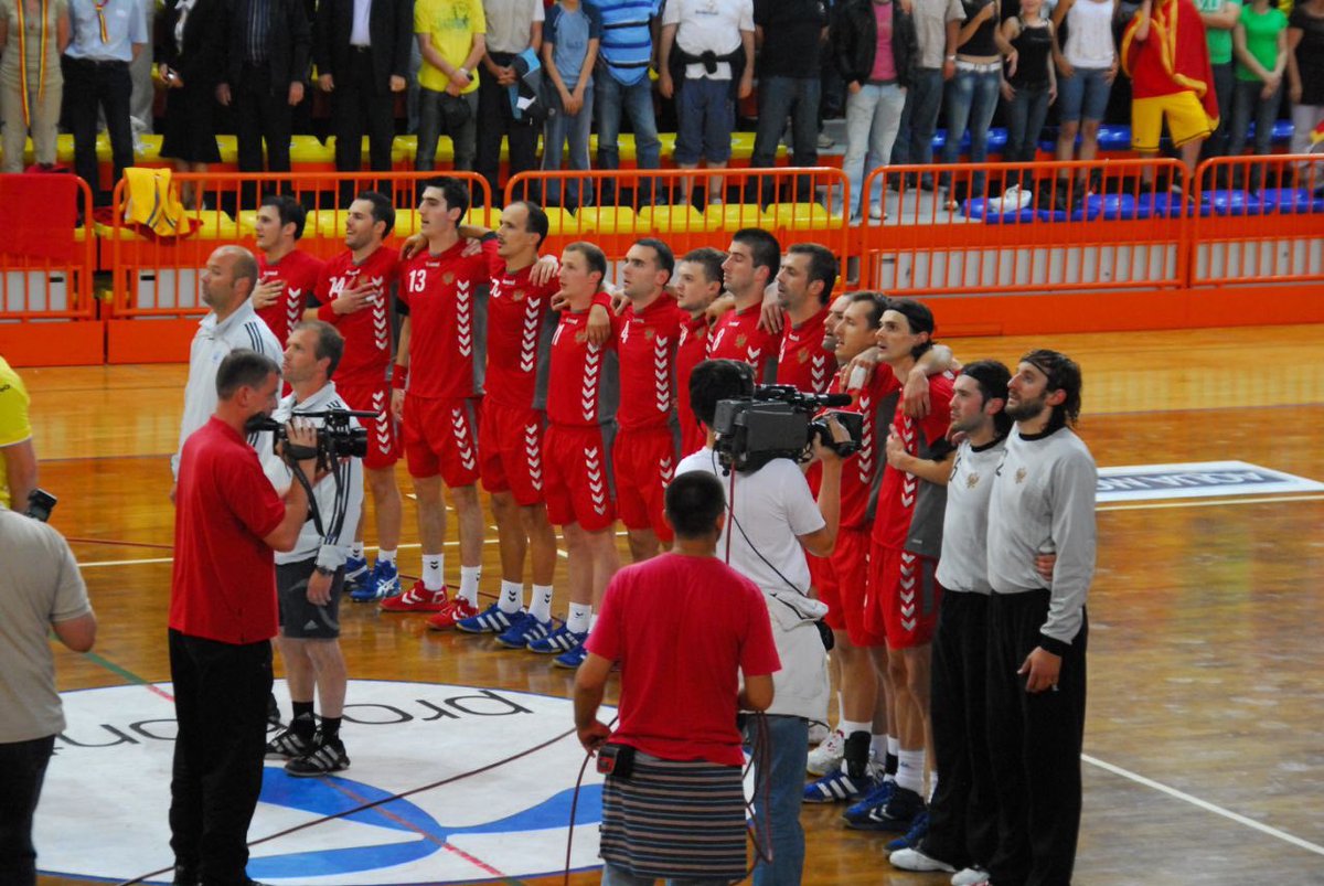 Od prvog puta kad smo se okupili, svaka utakmica za reprezentaciju za nas je bila privilegija i obaveza. Crna Gora nam je bila uvijek iznad svega. 
Danas krece SP, a nasi momci kao i uvijek uradice sve da nas obraduju!
Budimo uz njih! 
<a href="/ZRoganovic/">Zoran Roganovic</a> <a href="/sevaljevic22/">Vasko Sevaljevic</a> <a href="/AleksandarBaki9/">Aleksandar Bakic</a>