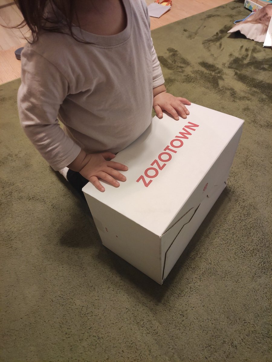 najma316's tweet photo. 白いZOZO箱が届いた！初め赤箱かと思って小躍りしたけど、Wチャンス対象だということを知ってツイート
#ZOZO箱CP https://t.co/pBRu9tiwt1