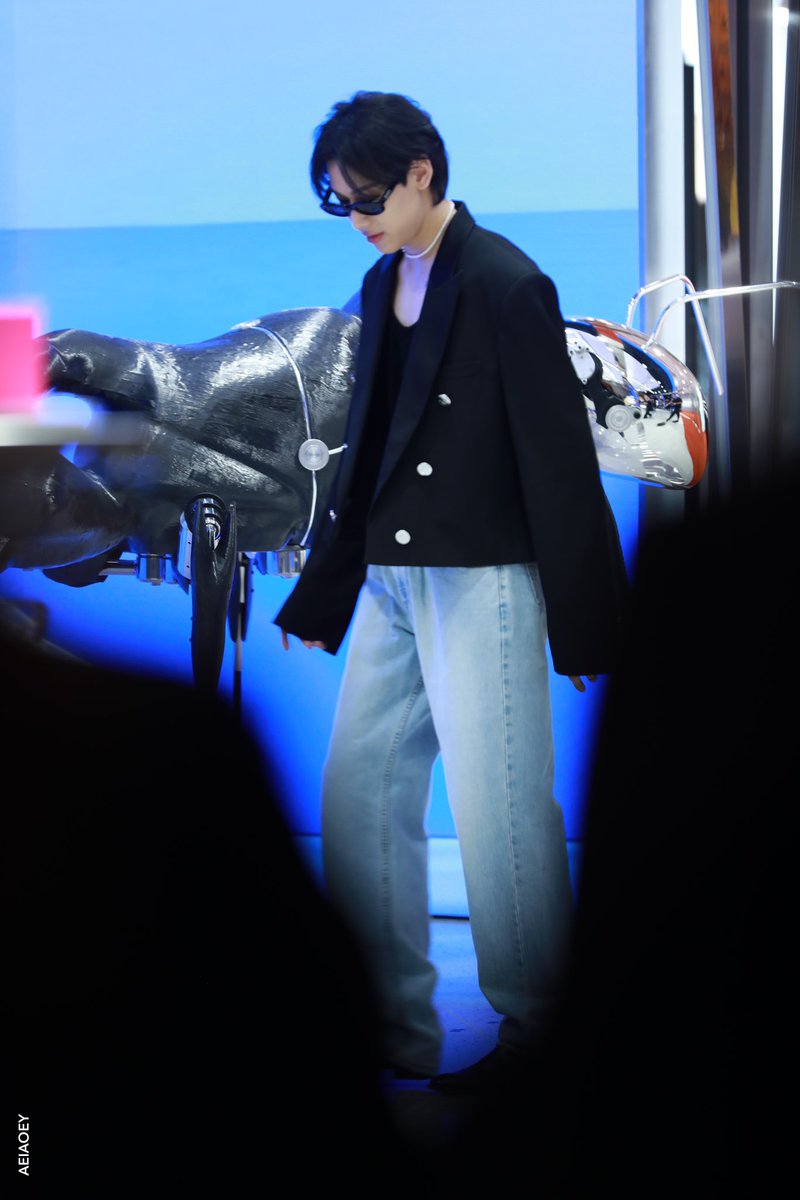 aeiaoey's tweet photo. 230112 Gentle monster SG 
อ้วงหล่อไปแล้ว😭😭😭😭
#GentlemonsterXBamBam
@BamBam1A #BamBam https://t.co/ivH5kts2Hx